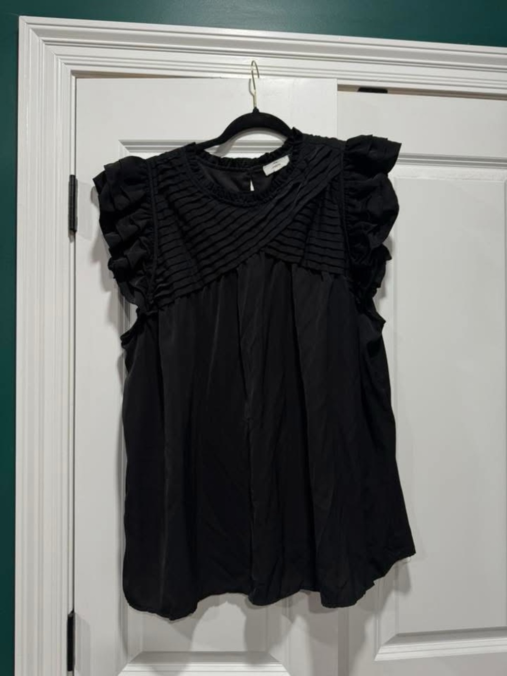 entro Black Ruffled Sleeve Blouse
